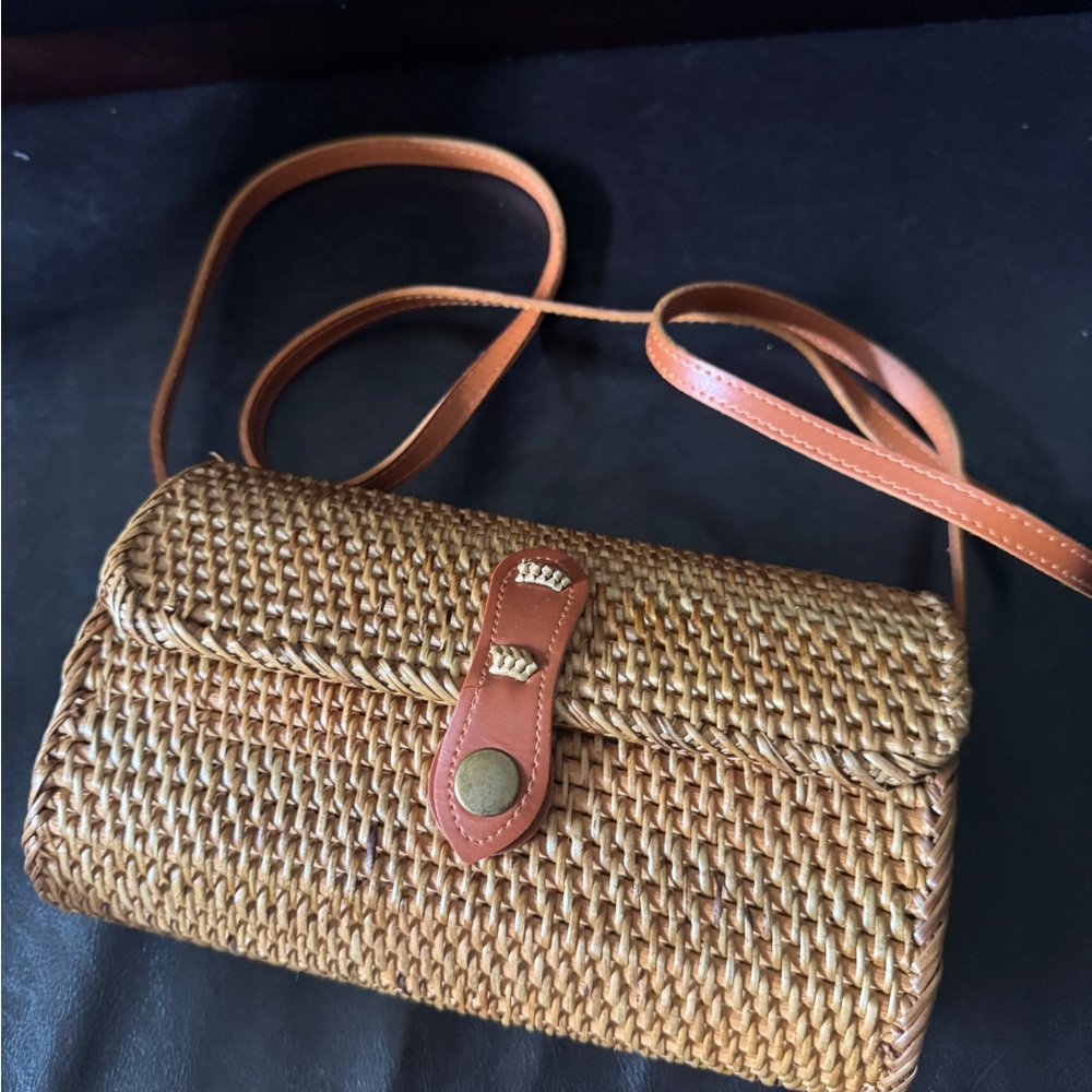 Elegant Tan Woven Crossbody Bag
